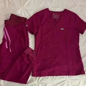 Figs Women's Magenta Scrub Set